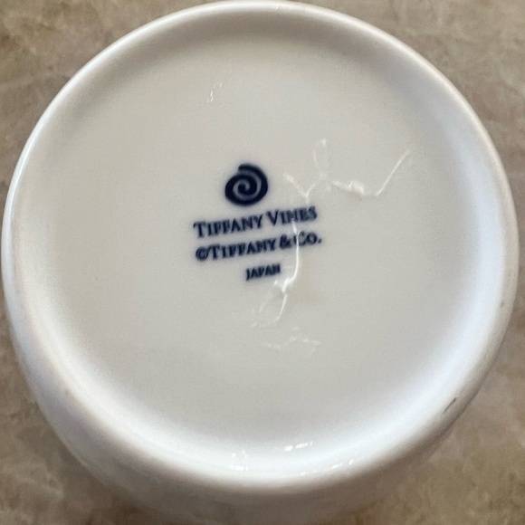 TIFFANY AND CO VINES HANDPAINTED IN JAPAN ON FINE WHITE PORCELAIN. - Picture 6 of 9